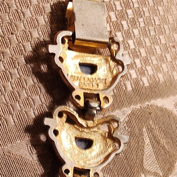 Guy Laroche Paris signed beautiful gold bracelet..Vintage! - Picture 7 of 8